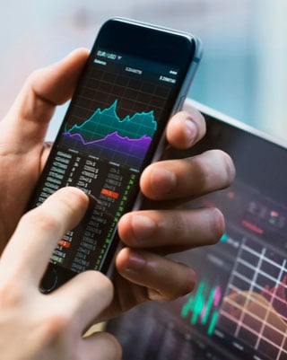 finanzas-digitales-celular-op