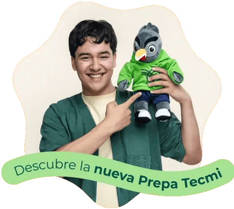 Estudiante de Prepa Tecmilenio sonriendo mientras sostiene el peluche de la mascota