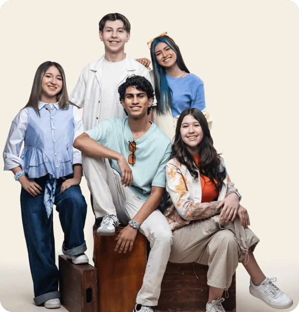 Estudiantes de Prepa Tecmilenio sonriendo