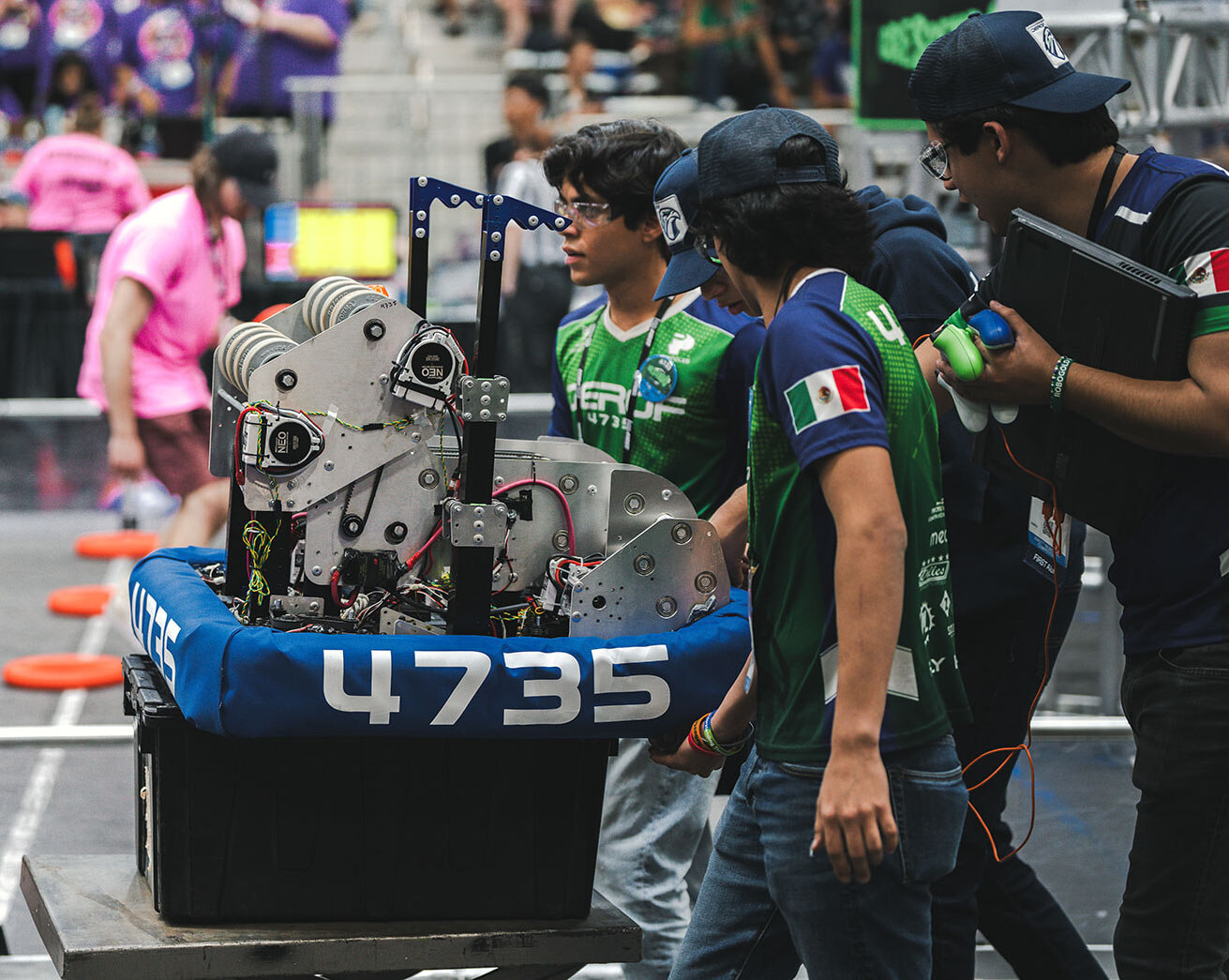 Destacan 4 equipos de robótica en el mundial de FIRST Robotics 2024